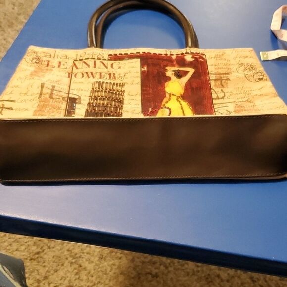 Leaning Tower of Pisa themed handbag - Picture 3 of 6